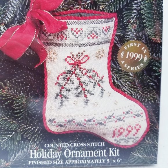 DMC Christmas Holiday Counted Cross Stitch Ornament Kit- New/Sealed - Picture 2 of 3